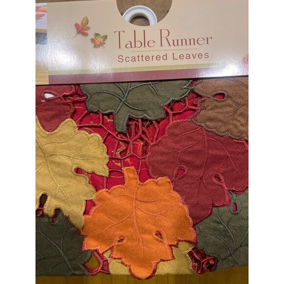 Vtg Table Runner 13" X 36" Scattered Leaves Polyester & Rayon Harvest Pattern - Picture 1 of 4